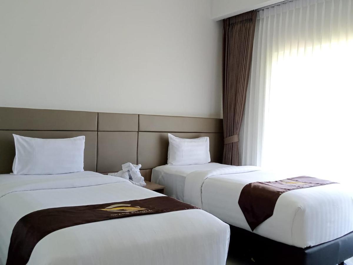 Grand Samota Hotel Sumbawa Exteriör bild
