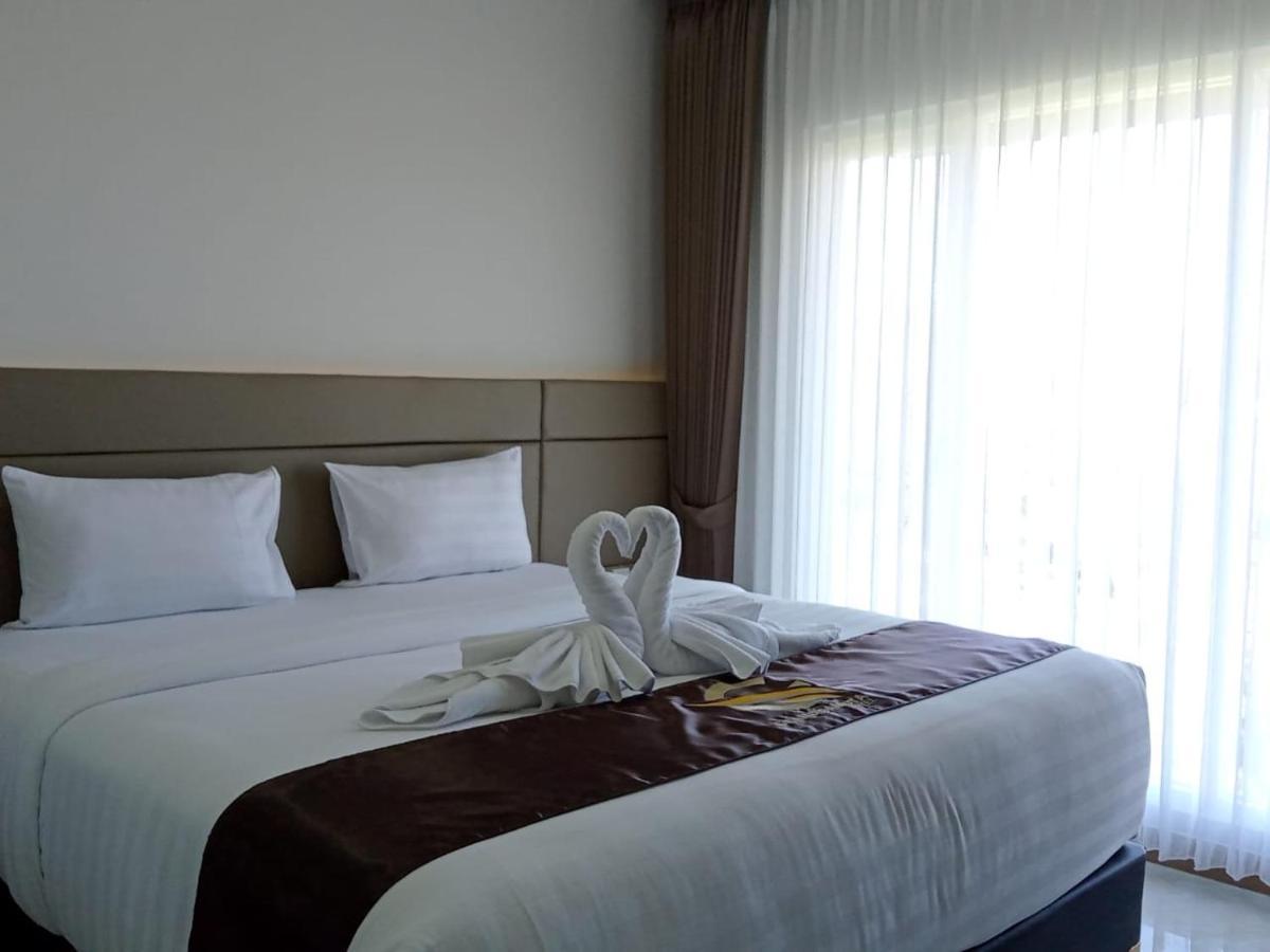 Grand Samota Hotel Sumbawa Exteriör bild