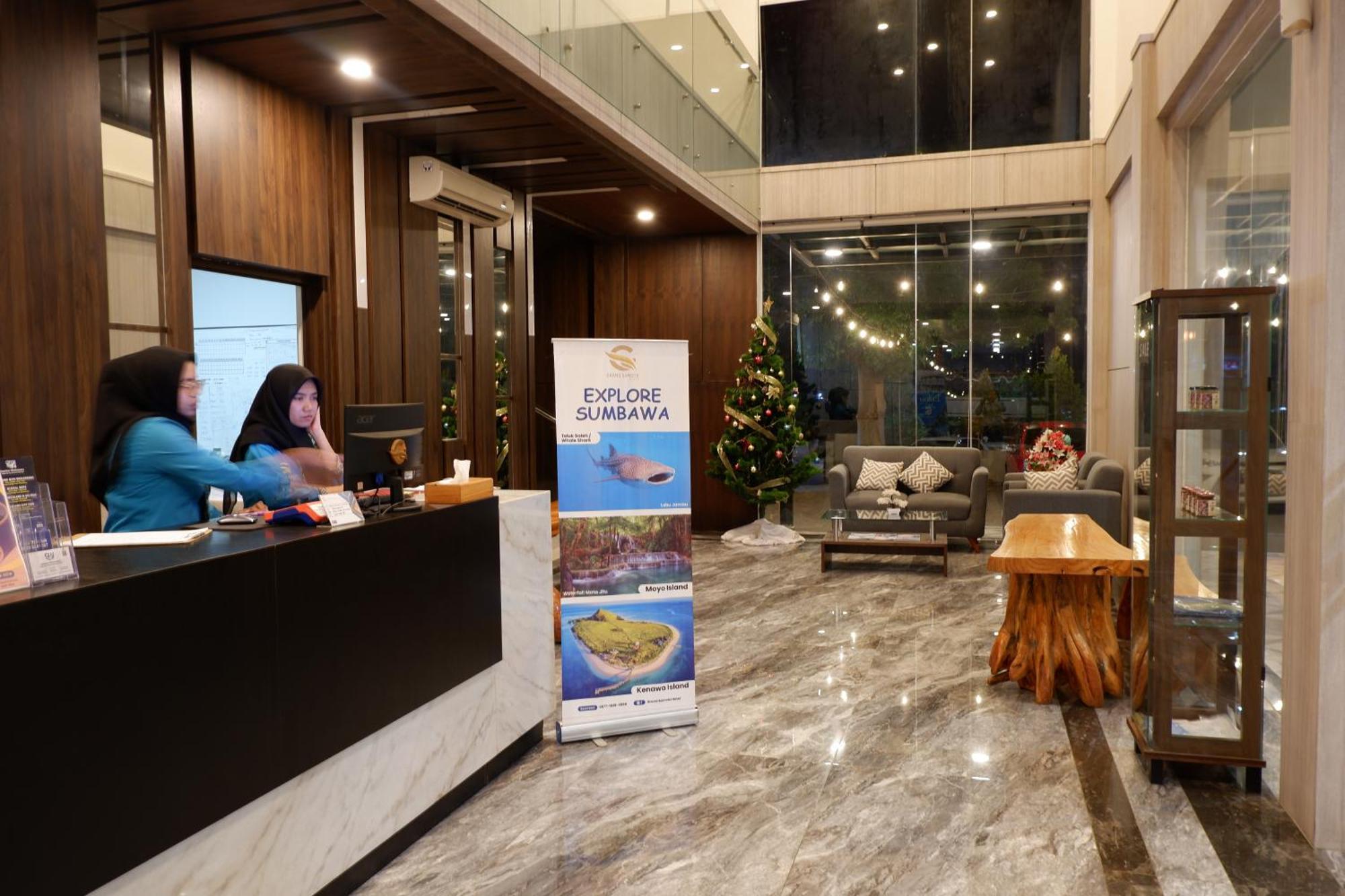 Grand Samota Hotel Sumbawa Exteriör bild
