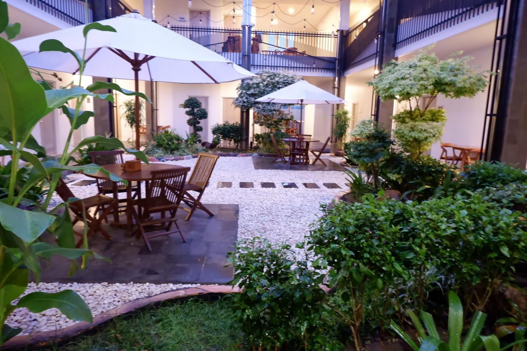 Grand Samota Hotel Sumbawa Exteriör bild