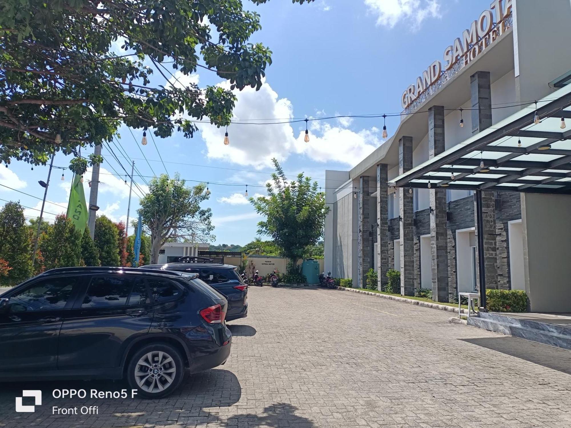 Grand Samota Hotel Sumbawa Exteriör bild
